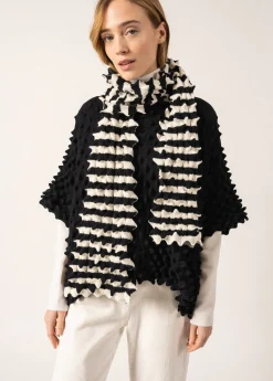 Alvéole Long Honeycomb Effect Scarf